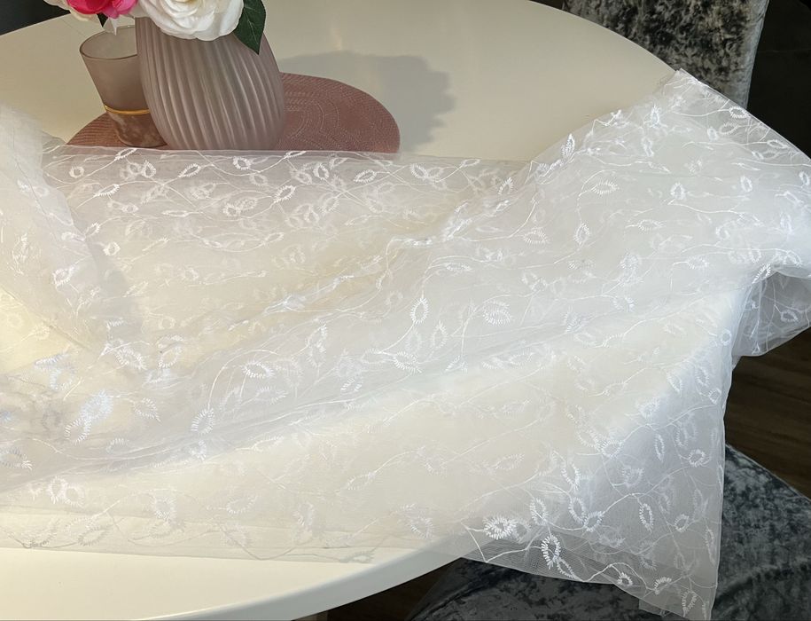 Бели пердета к-т от 4бр като всяко едно е с размер 3метра/висч 2.70