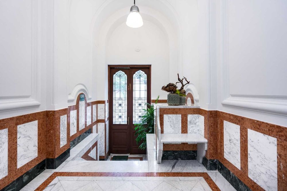 Vila - Piata Romana - Caderea Bastiliei - 13euro/m2