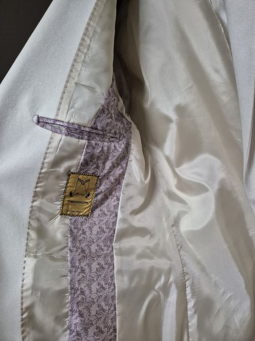 Продавам Сако Теодор