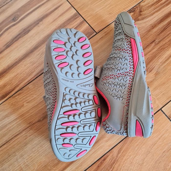 Adidasi Clarks unisex gri 24 , lavabili in masina spalat la 30 grade