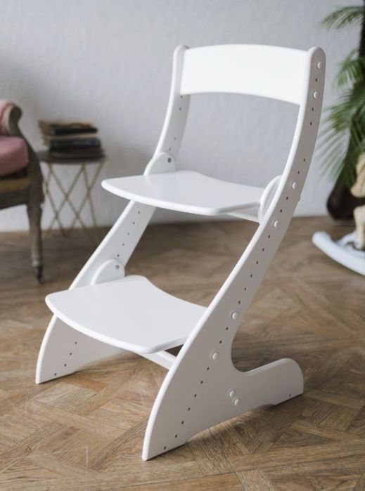 Деревянный растущий стул белый