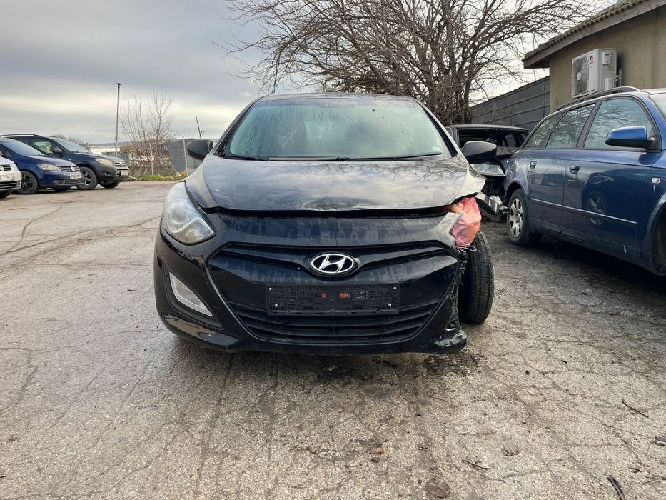 На части HYUNDAI i30 1.4 CRDi DOHC 16V 2012год бензин