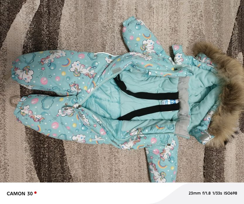 Продам комбинезон зимний на девочку