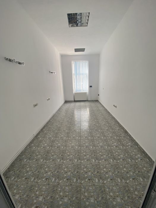 Proprietar- spatiu comercial/ apartament cu subsol 60 mp str. Metianu