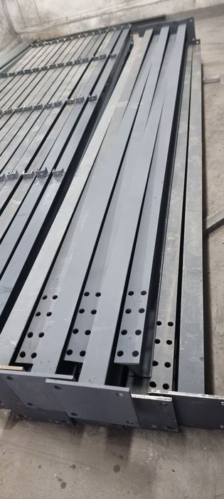 Hala pe structura metalica