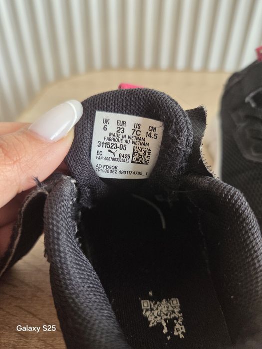 Vand adidași fetite !!