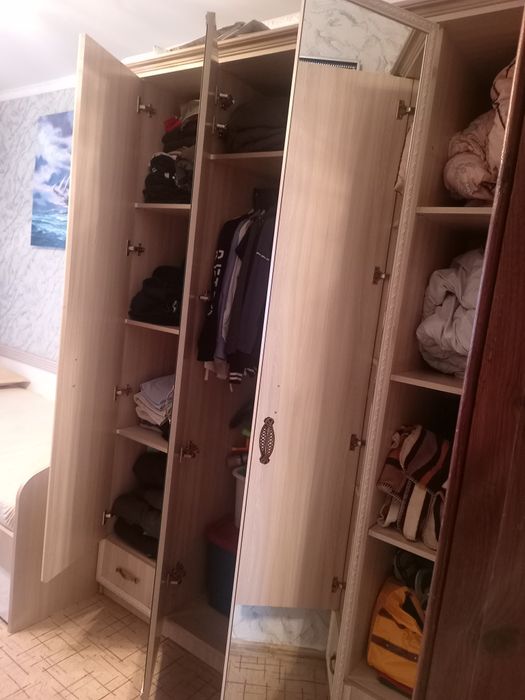 Продам большой шкаф