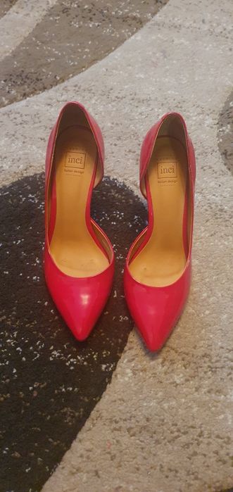 Продаю туфли женские