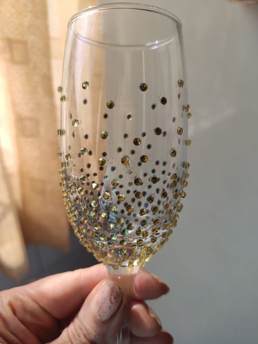 Бокалы для вина и шампанского