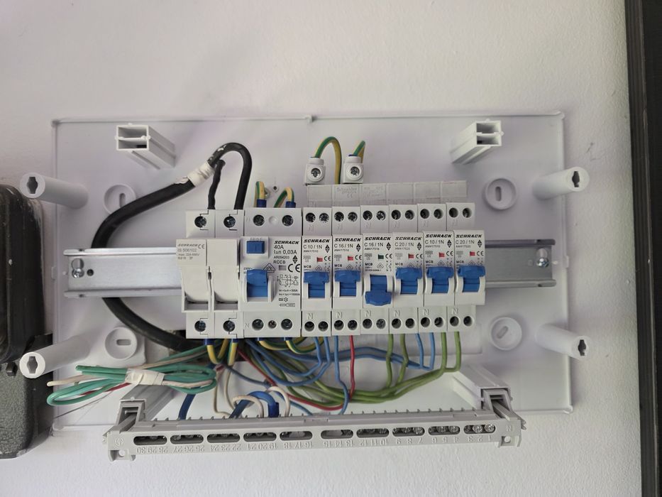 Electrician autorizat - Instalații electrice