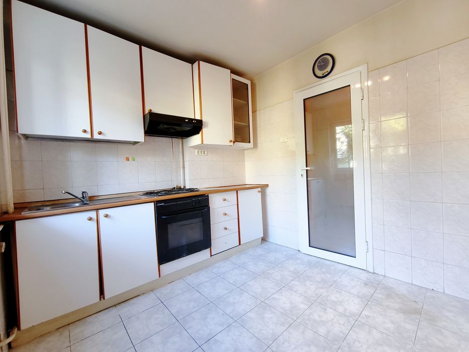 Apartament 2 camere,etaj 2,balcon deschis,Podgoria