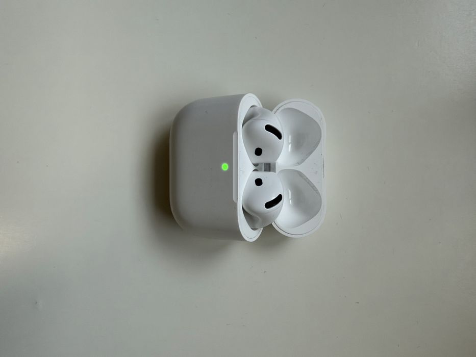 AirPods 4 pro noise canceling