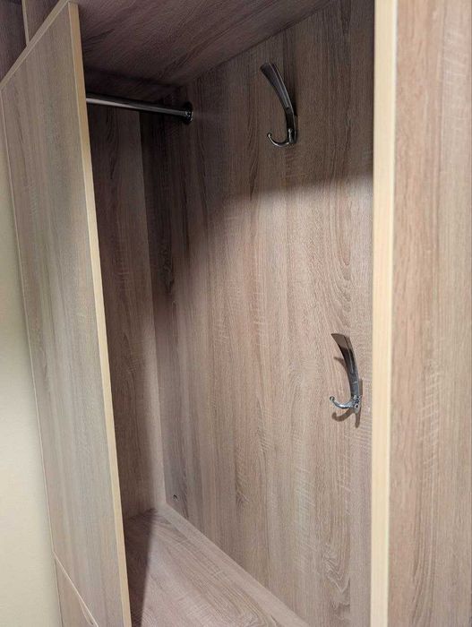 Продается функциональный шкаф в прихожую