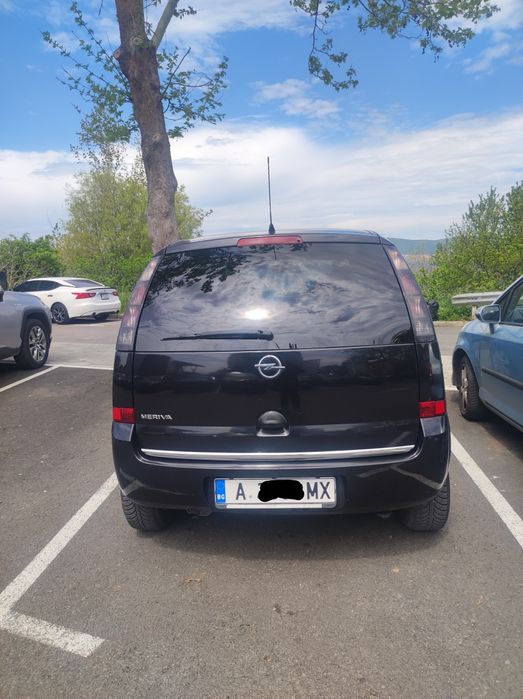 Продавам Опел Мерива