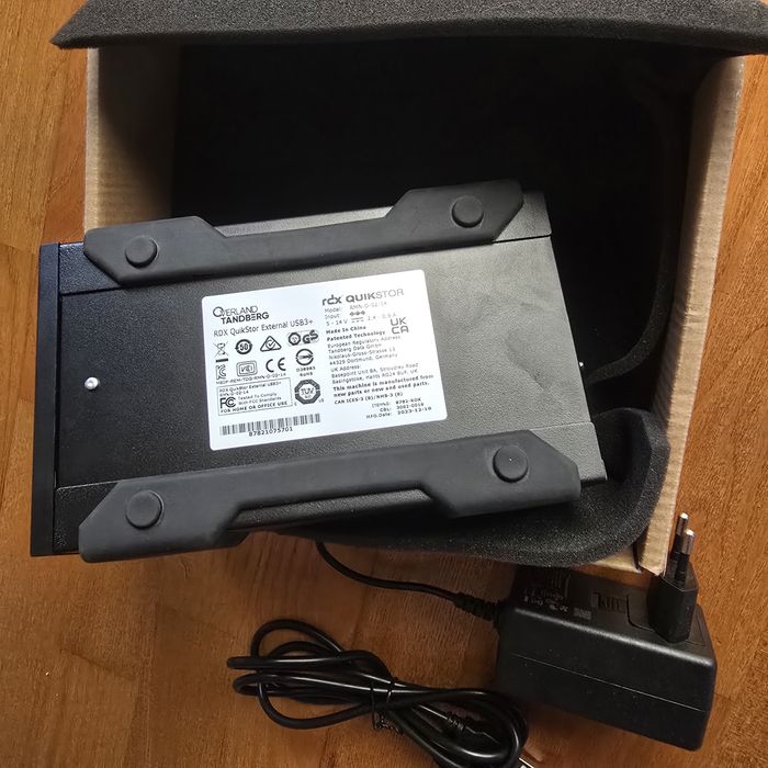 Hard Disk Extern, Tandberg Data, 2TB, Negru Nou