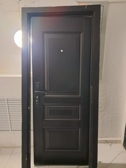 Продаётся наружная  дверь.