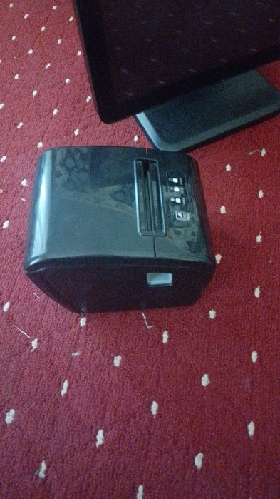 Elikrton kassa va manitor