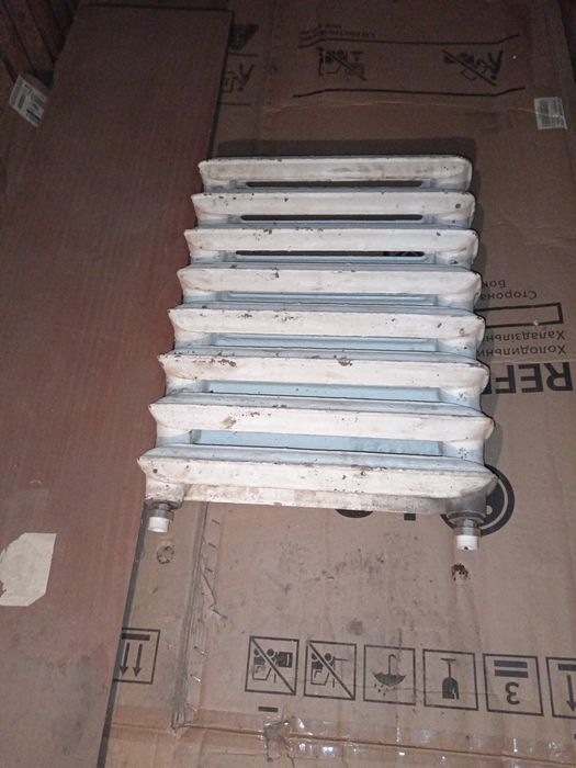 Продаю радиатор отопления чугунный