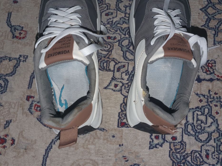 Krossovka 40-41. Arzon narxda.