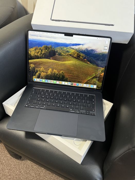 MacBook Air 15 - inch 2023 / Apple M2 / 256 Gb / 8 Gb / Space gray |