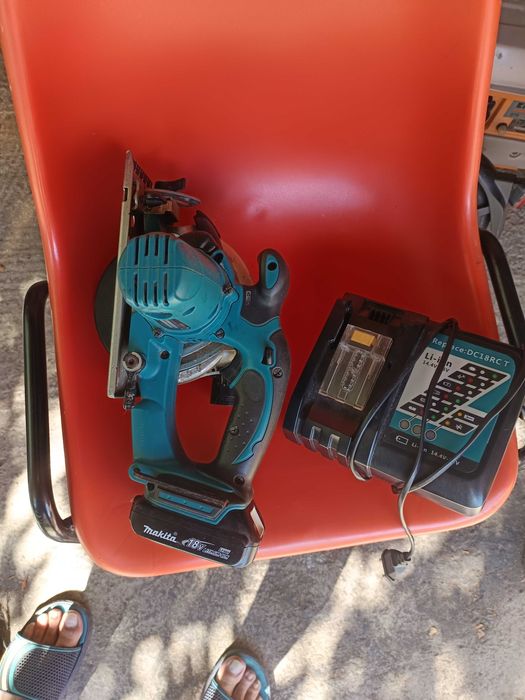 Circular Makita baterie 18 V.