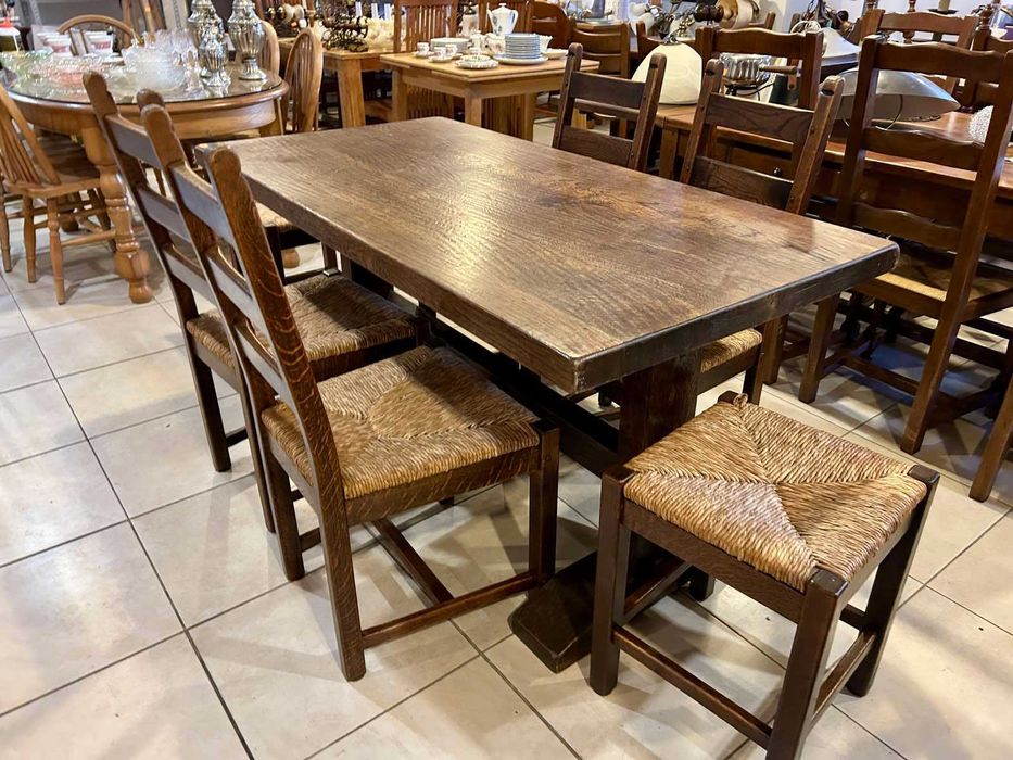 Масивна Дъбова маса + 4 стола  и 2 табуретки Холандия