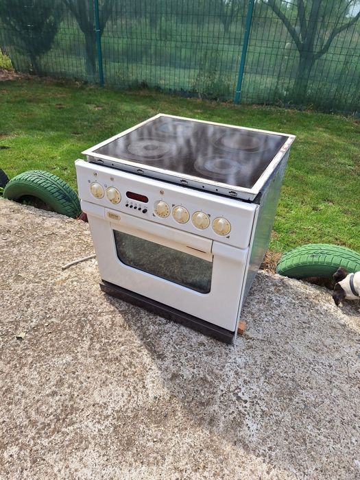 Готварска печка за вграждане  комплект с котлони.