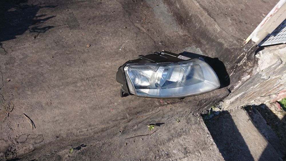 Фар за ауди а6..