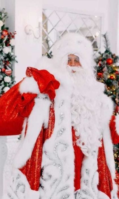 Сказочный Дед Мороз и очаровательная Снегурочка