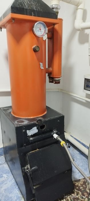 Котёл 3 Таси бирда газ, кумир, тентлик. Сотилади холати а'ло.