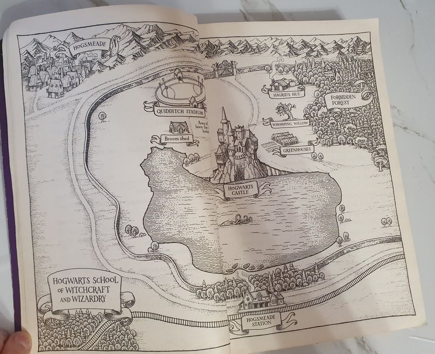 Книга Harry Potter and Philosopher's Stone