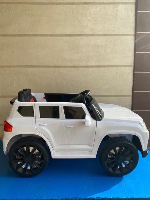 Новая машинка детская