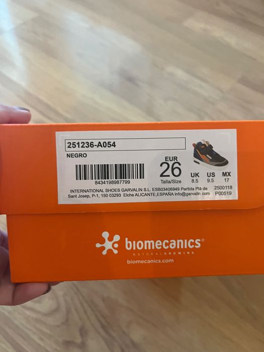 Затворени обувки за момче Biomecanics 26 номер