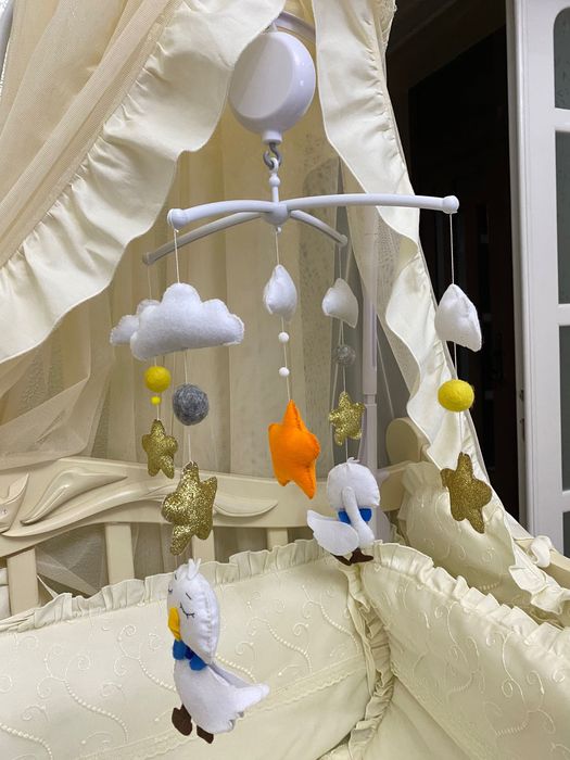 Carusel muzical din fetru / patut