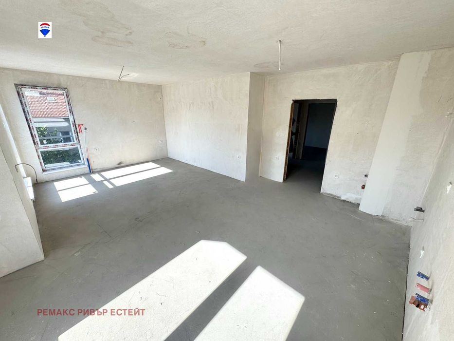 Продава се Тристаен апартамент в Русе, Център - 95 кв.м за 2011 €/кв.м - Снимка #2