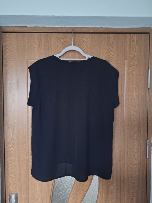 Tricou/Bluza neagră elegantă, marimea M