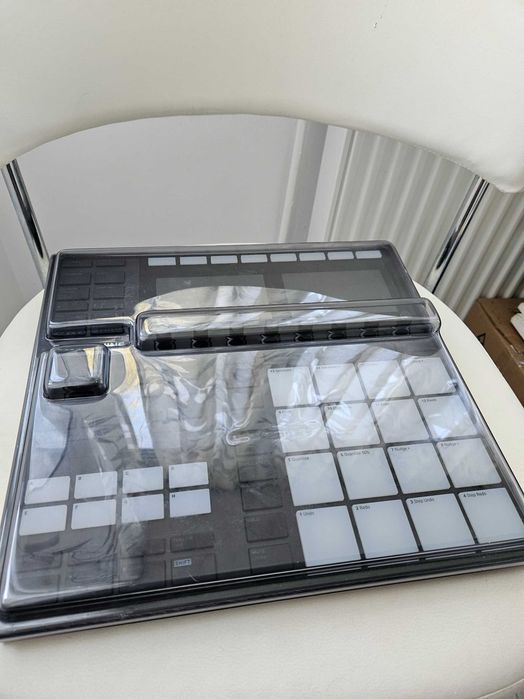 Native Instruments Maschine MK3 cu Decksaver