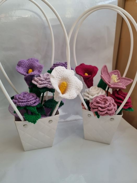 Плетени цветя на една кука