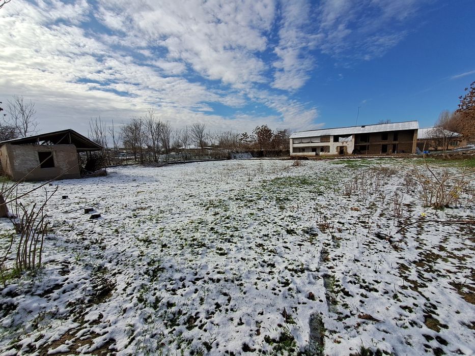 Uy sotiladi hama dakemetlari bor 30 sotik 2ta uchaskasi bor