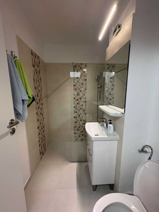 Persoana fizica, inchiriez apartament cu 3 camere ultracentral si mobilat (63 mp), renovat recent, situat in Alba Iulia