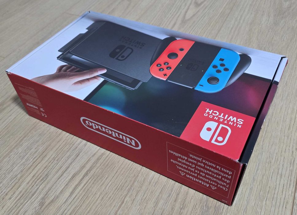 Nintendo Switch cu 6 jocuri originale și accesorii