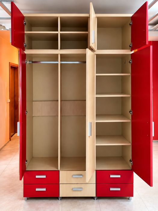 Dulap din MDF pentru sufragerie – 150×53×260 cm – 800 lei