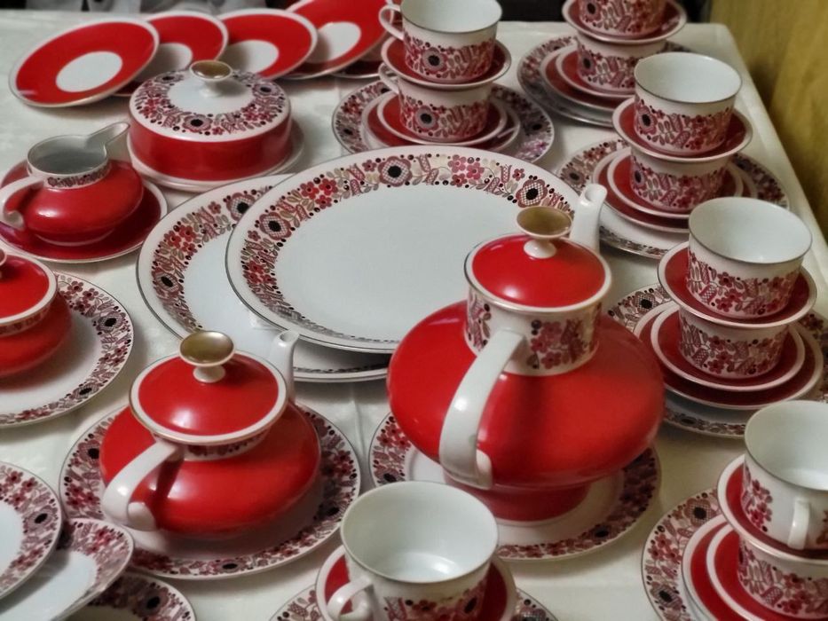 Продам немецкий элитный чайный сервиз. Тончайший ,,костяной,,  фарфор.