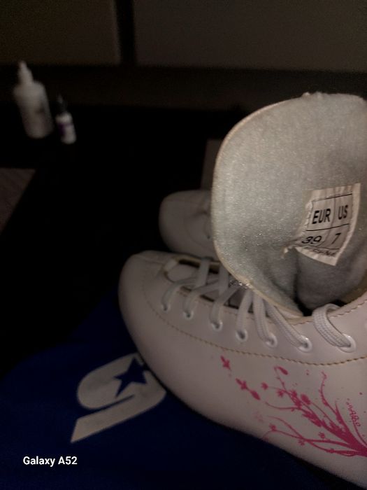 Продам фигурные коньки.