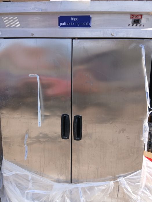 Vând frigider vertical inox