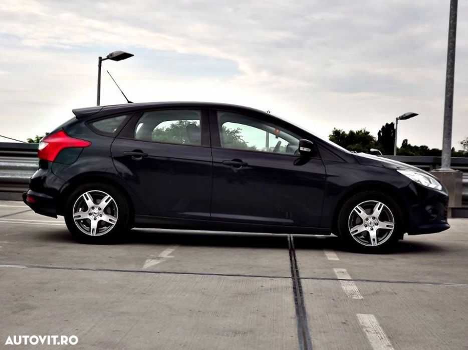 FORD Focus 2011 — imagine 5