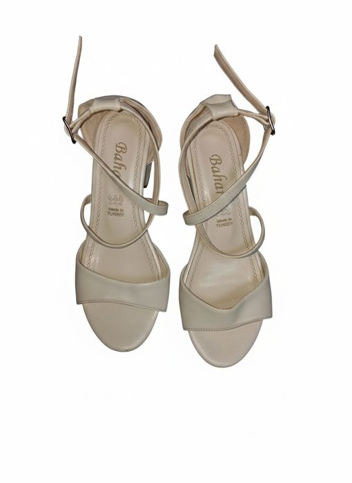 продаются туфли на каблучке