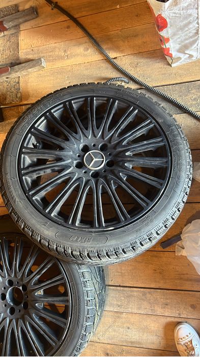 Cauciucuri + jante R18 – Set 4 bucăți• 2 × 245/40 R18 97V • 2 × 225/40 R18 92V