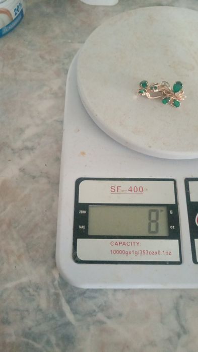 Продам золотые серьги