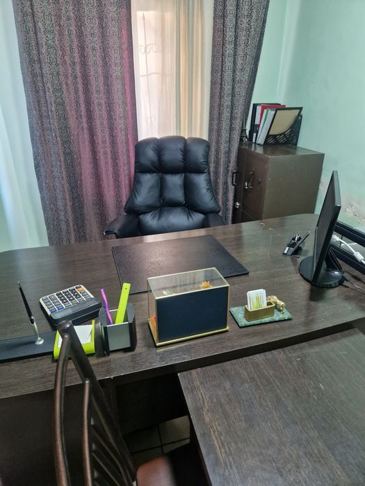 Продам офисную мебель.